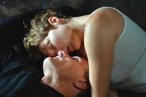 Cannes 2022: Phim của Kristen Stewart khiến người xem bỏ về sau 5 phút vì phân cảnh 'liếm láp'