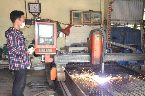 Đưa sản phẩm nghề rèn Tiến Lộc lên sàn thương mại điện tử