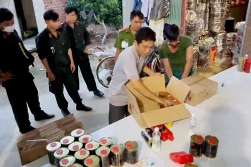 Phát hiện một hộ nghi sản xuất nhớt giả tại An Giang