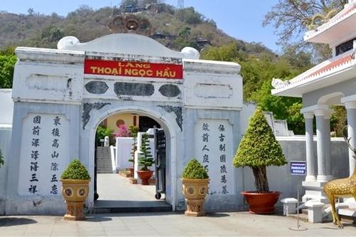 Bài 1: Kênh Vĩnh Tế được đào trong bao lâu?