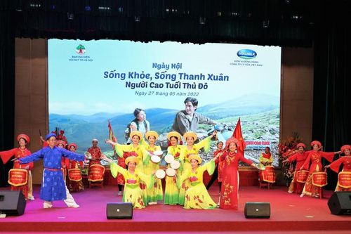 Tưng bừng Ngày hội 'Sống khỏe, sống thanh xuân' người cao tuổi Thủ đô