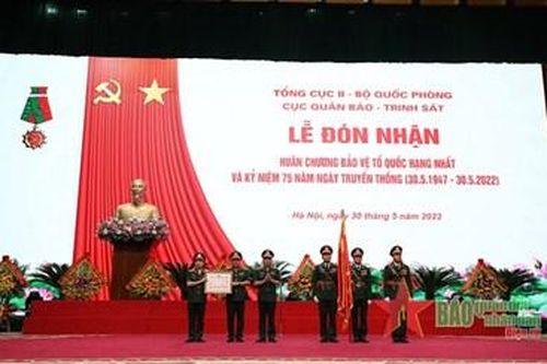 Cục Quân báo - Trinh sát đón nhận Huân chương Bảo vệ Tổ quốc hạng Nhất