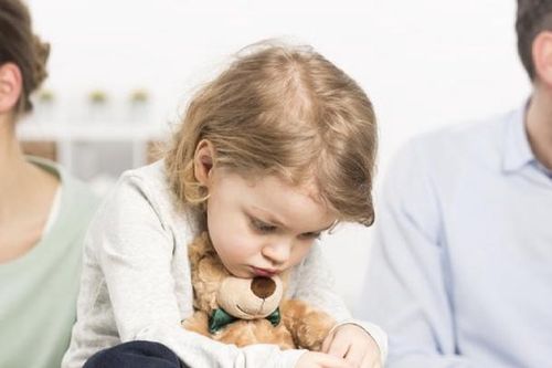 Cha mẹ ly hôn: Vết thương khó lành
