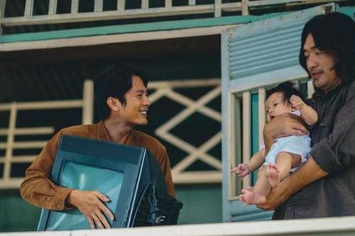 Tiến Luật đóng chính phim điện ảnh, khổ sở khi 'gà trống nuôi con'