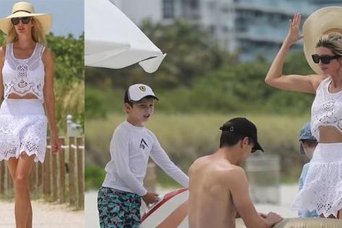 Ivanka Trump khoe chân dài miên man trong chuyến đi biển cùng chồng con