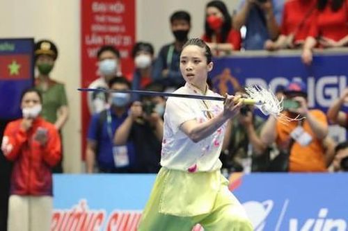 Đôi tay 'lạ' của Hoa khôi Wushu Dương Thúy Vi