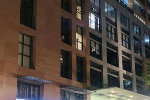 Điều tra vụ thanh niên rơi lầu chung cư tử vong ở TPHCM