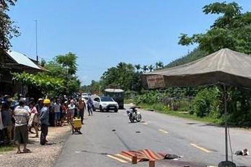 Trên đường đến viện chăm con ốm, đôi vợ chồng gặp tai nạn tử vong