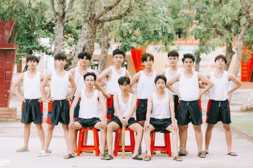 Bộ ảnh kỷ yếu độc lạ của học sinh lớp 12 với chi phí gây bất ngờ