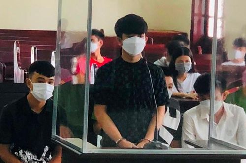 Tuyên y án sơ thẩm đối với 4 bị cáo bắt giữ người trái pháp luật và cố ý gây thương tích