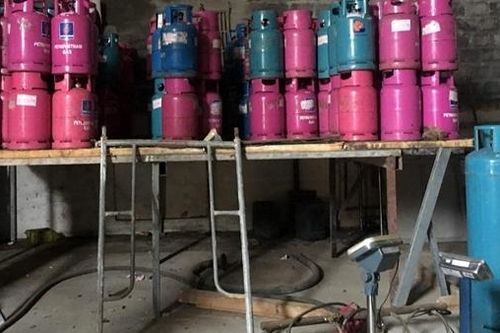 Cơ sở sang chiết gas lậu đặt ngay gần khu công nghiệp
