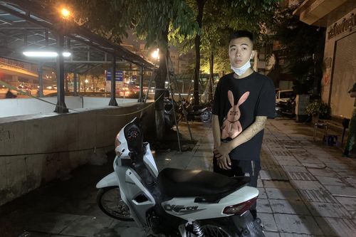 Nam thanh niên 5 tháng mất xe máy 2 lần, đều được Công an Hà Nội trao trả