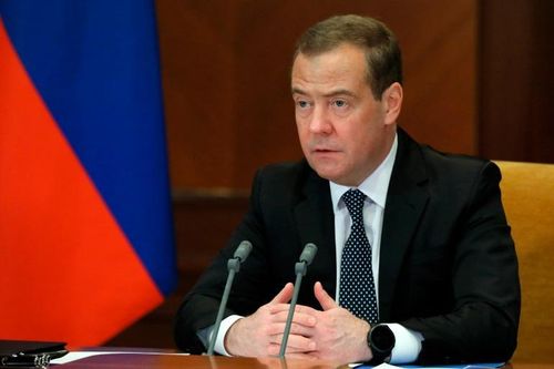 Ông Medvedev phản ứng với quyết định trừng phạt dầu khí của EU