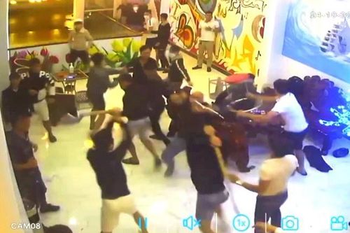 Hỗn chiến tại quán karaoke, 12 người lĩnh án