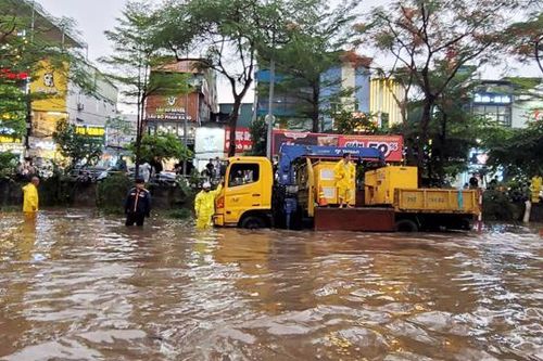 Bao giờ Hà Nội hết lo ngập úng sau mưa lớn?
