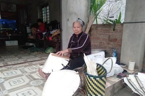 Gìn giữ nghề làm nón lá thủ công
