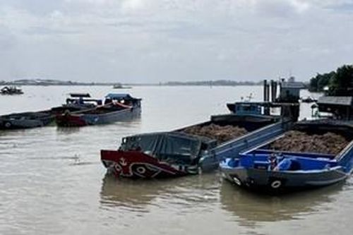 Phát hiện các phương tiện vận chuyển đất trái phép
