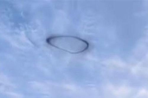 Sự thật vòng khói đen khổng lồ bị nghi UFO xuất hiện ở Tứ Xuyên