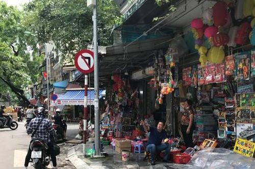 Phố đồ chơi ở Hà Nội đìu hiu dịp 1/6, hàng Trung Quốc áp đảo