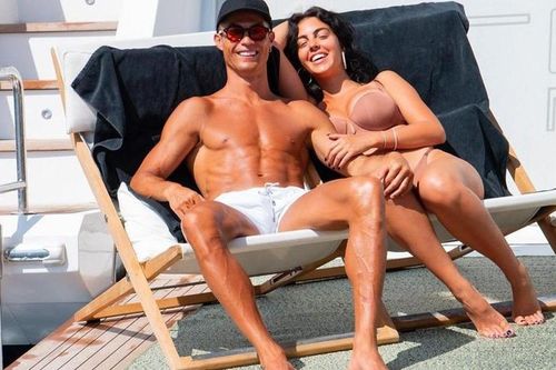 Sao Man City sắp cưới vợ, bạn gái Ronaldo hồ hởi chúc mừng