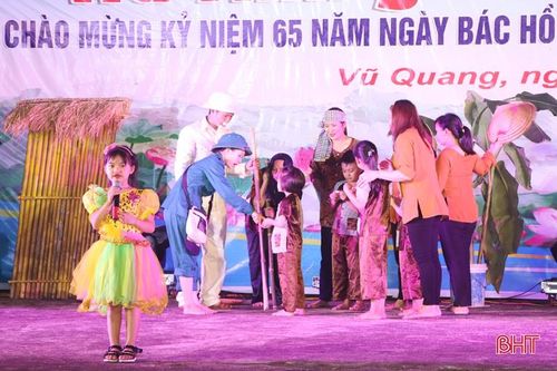 Lắng đọng chương trình nghệ thuật 'Hà Tĩnh ghi nhớ ơn Người'