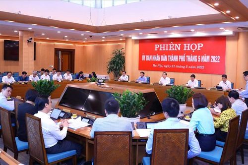 Hà Nội xem xét mức chi để chọn sách giáo khoa, mức trần học phí