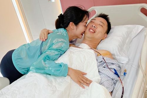 Chồng gặp biến cố sức khỏe vì khối u tuyến giáp, Ốc Thanh Vân thở phào bên giường bệnh sau ca phẫu thuật