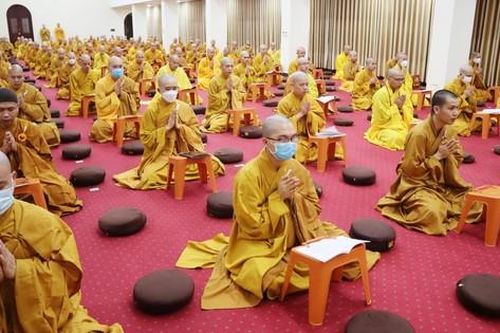Chư Tăng Học viện Phật giáo VN tại Hà Nội thính giới, bố-tát định kỳ