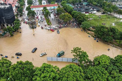Hà Nội: Mưa lớn, xuất hiện nhiều điểm đen ngập úng là do hệ thống thoát nước yếu kém?