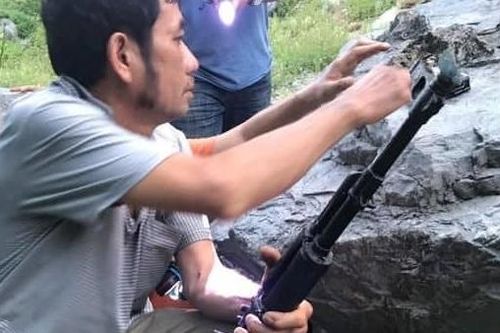 Bắt giữ đối tượng tàng trữ trái phép súng quân dụng