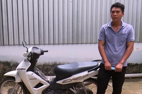 Đem xe máy của cha đi cầm để 'nhậu' rồi báo bị cướp