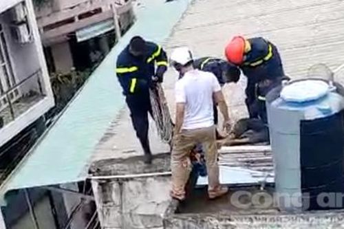 Cảnh sát PCCC TPHCM giải cứu đối tượng ngáo đá định nhảy lầu