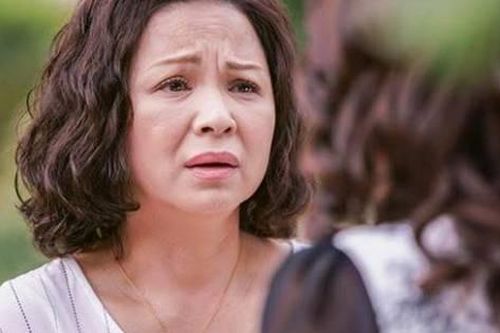 Chì chiết con dâu suốt 3 năm cưới chưa có con, lật tấm chăn lên mẹ chồng òa khóc