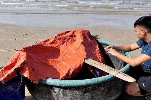 Một ngư dân Hà Tĩnh tử vong trên biển nghi bị đánh