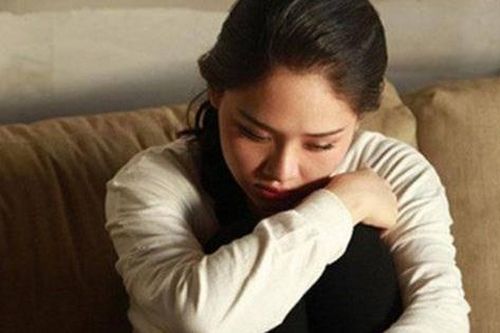 Bồ trẻ của chồng liên tục thách thức tôi ly hôn còn hứa thưởng lớn