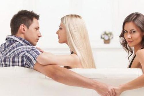 Khi chồng phản bội, các bà vợ nên dựa vào điều này để quyết định ly hôn hay không kẻo lại ân hận