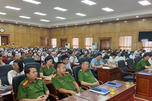 222 Tổ trưởng 06 các tổ dân phố tập huấn công tác thực hiện Đề án 06