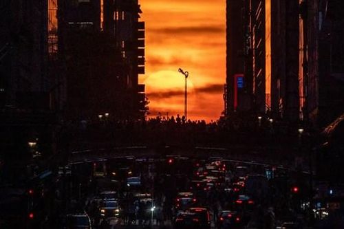 New York đón chào cảnh hoàng hôn rực rỡ 'Manhattanhenge' đầu tiên của năm