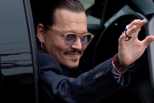 Kate Moss đến ủng hộ Johnny Depp
