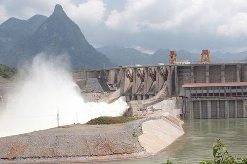 Yêu cầu thủy điện Tuyên Quang mở 2 cửa xả đáy