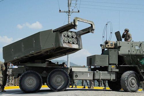 Nga phản ứng việc Mỹ gửi hệ thống tên lửa HIMARS tới Ukraine