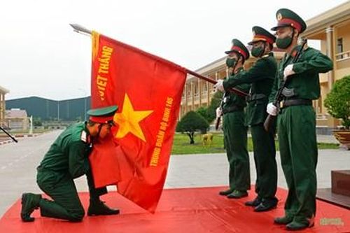 Trung đoàn 165 tổ chức lễ tuyên thệ chiến sĩ mới năm 2022