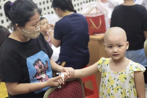 Tết thiếu nhi đặc biệt của 'những chiến binh nhí... trọc đầu'