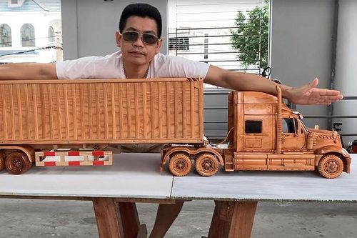 Tận thấy xe đầu kéo International LoneStar bằng gỗ của thợ mộc Việt