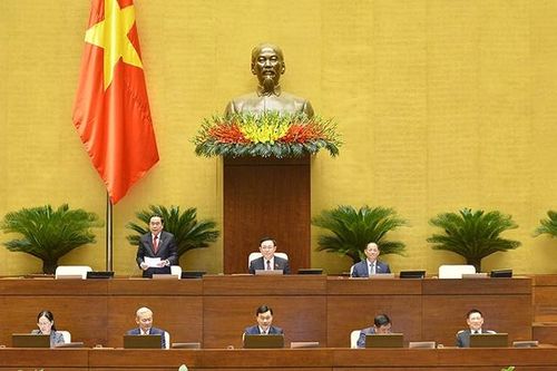 Quốc hội tiến hành thảo luận tại hội trường về kết quả thực hiện Kế hoạch phát triển KT-XH