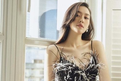 Á hậu Tường San khoe khéo vẻ quyến rũ với đầm dự tiệc mùa Hè