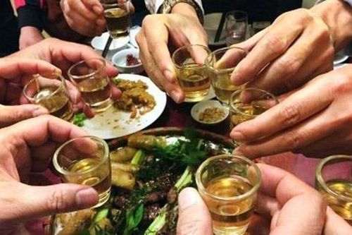 Vỡ thực quản sau cuộc nhậu 'tới bến'