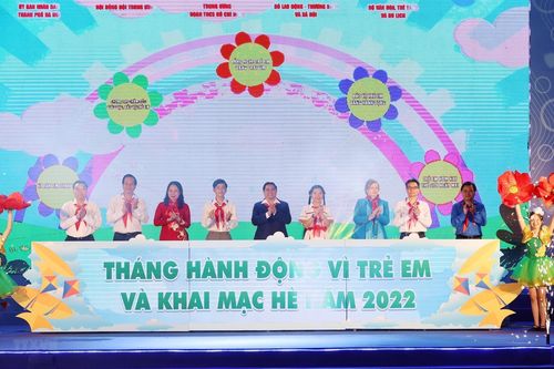 'Hãy lắng nghe trẻ em bằng trái tim, bảo vệ trẻ em bằng hành động'