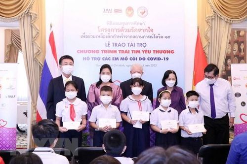 TP.HCM: Trao học bổng hỗ trợ trẻ mồ côi do dịch COVID-19