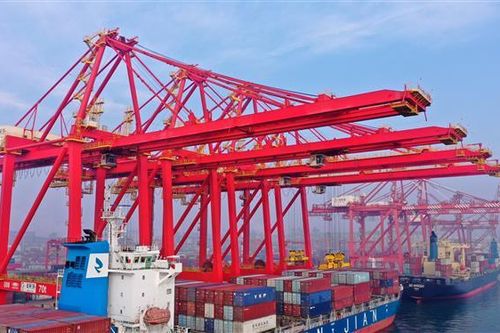 Xung đột địa chính trị và dịch COVID-19 tại Trung Quốc định hình lại tương lai các chuỗi cung ứng toàn cầu